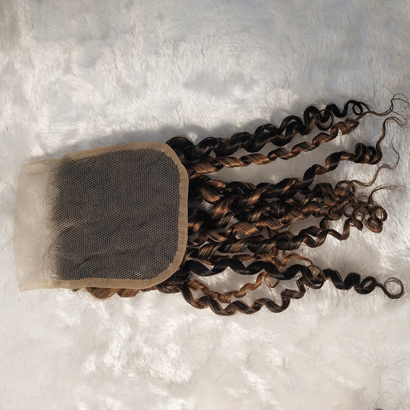 Cabello Corto con Rizos Definidos y Efecto Iluminado